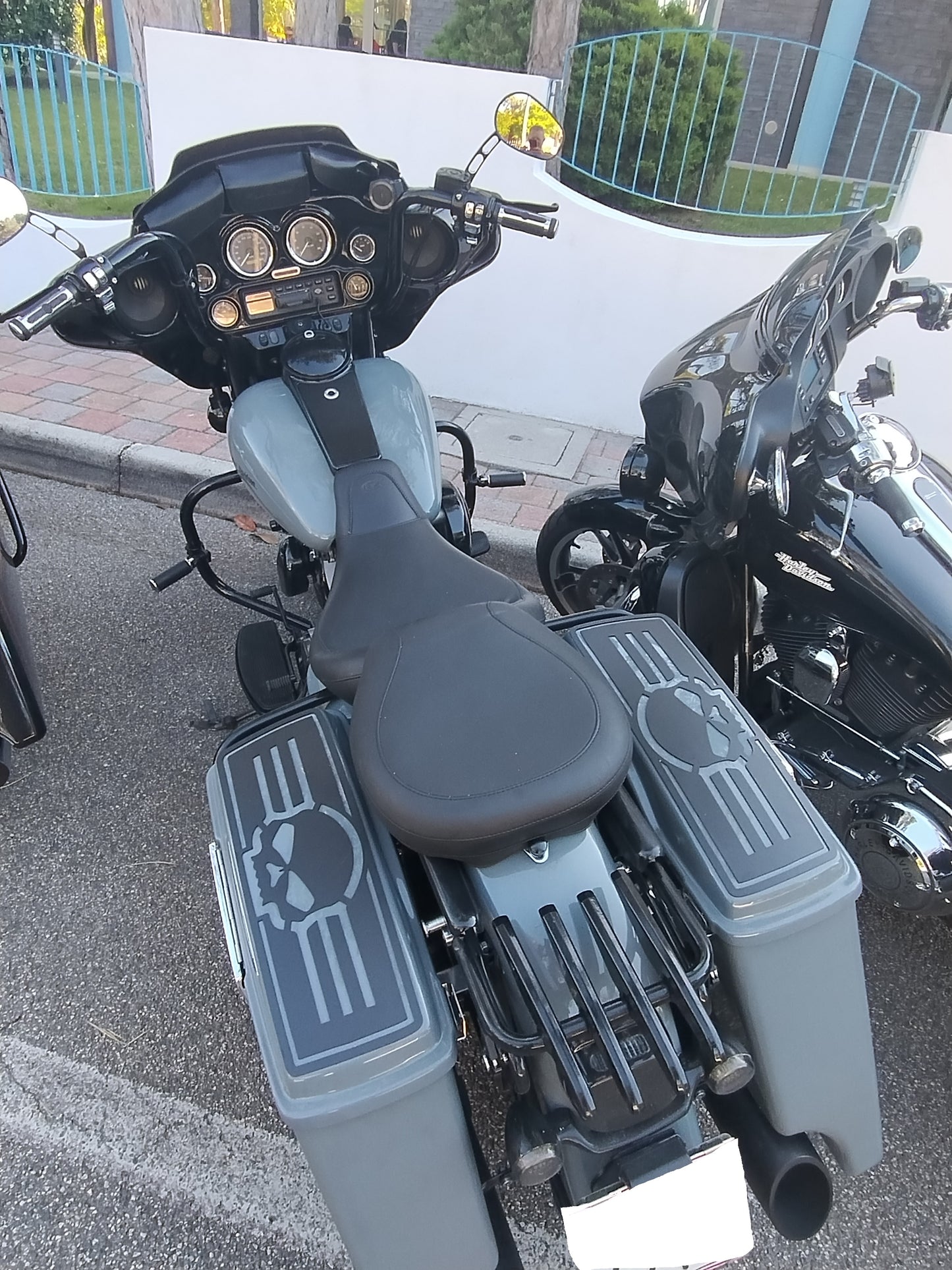 HARLEY-DAVIDSON WITH SKULL DESIGN