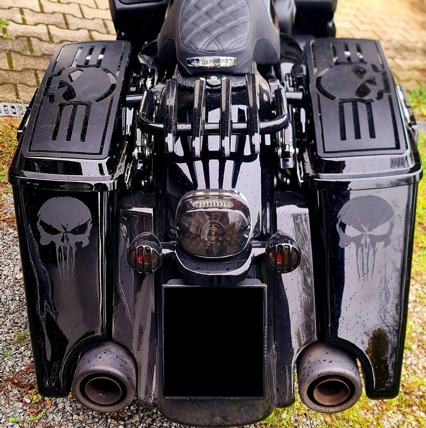 excellent skull design for street glide road glide road king electra ultra limited